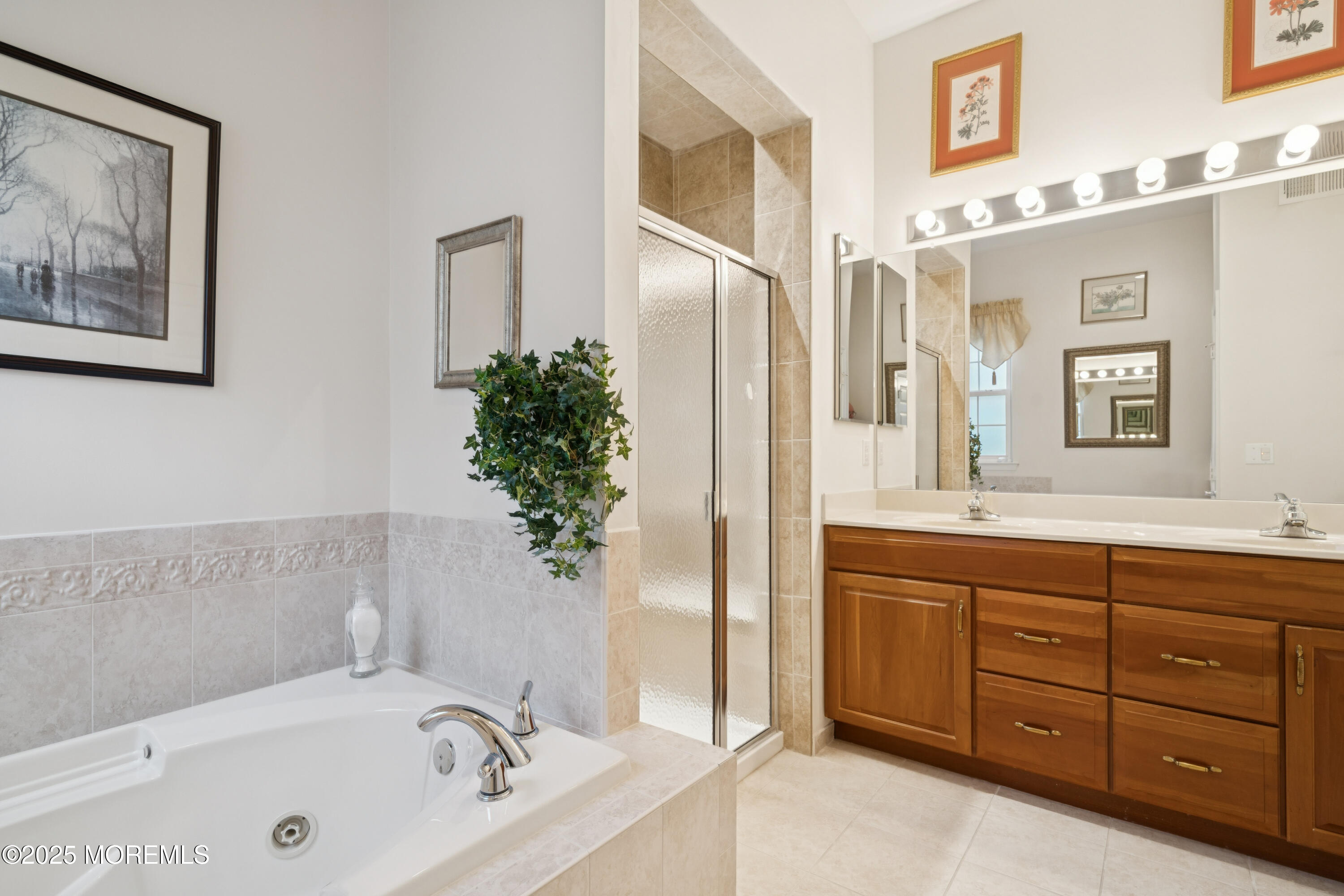 66 Crooked Stick Road Jackson, NJ 08527 - Photo 18 of 25 a bathroom with a tub sink and mirror