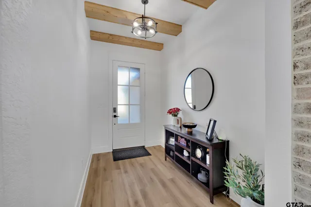 a view of a livingroom with furniture