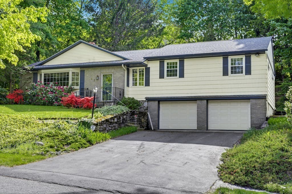 43 Ardmore Road Worcester, MA 01609 - Photo 1 of 32 Gallery Image 1