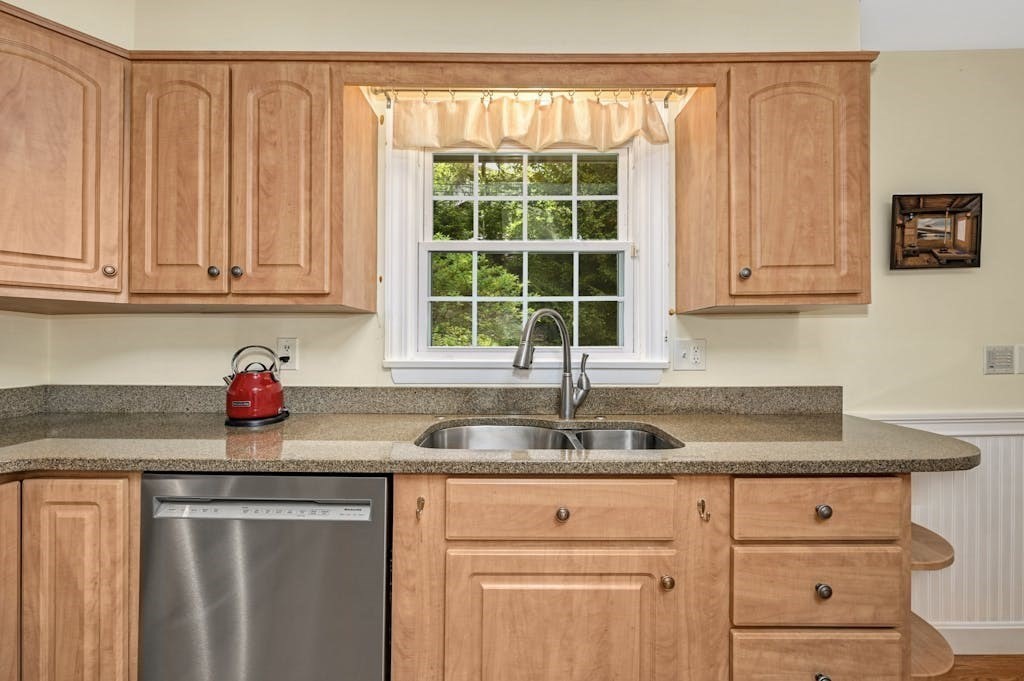 43 Ardmore Road Worcester, MA 01609 - Photo 3 of 32 Gallery Image 3