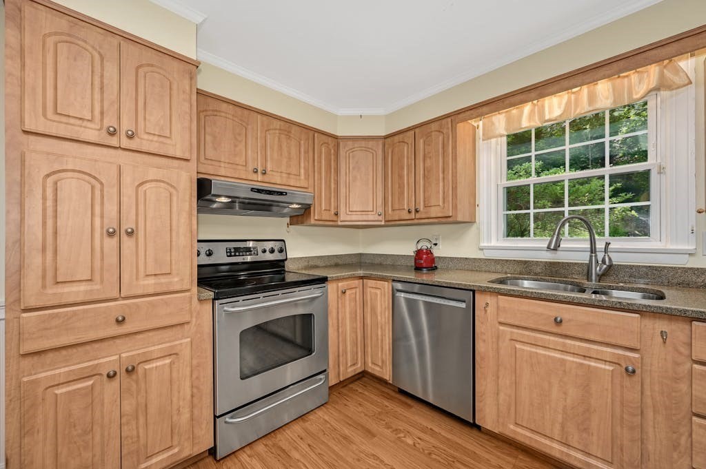 43 Ardmore Road Worcester, MA 01609 - Photo 6 of 32 Gallery Image 6