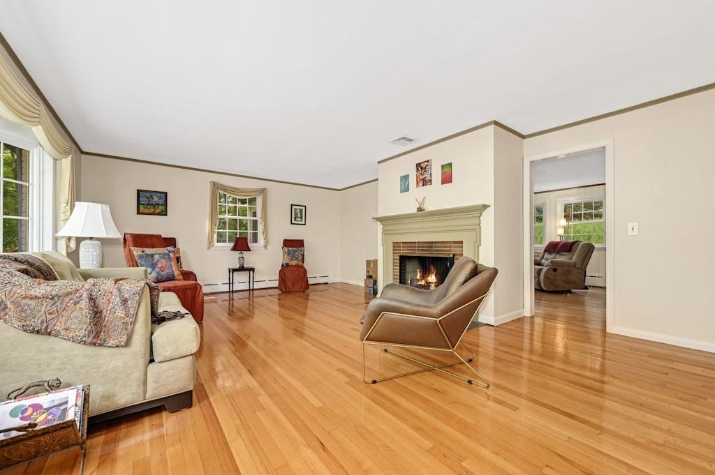 43 Ardmore Road Worcester, MA 01609 - Photo 7 of 32 Gallery Image 7