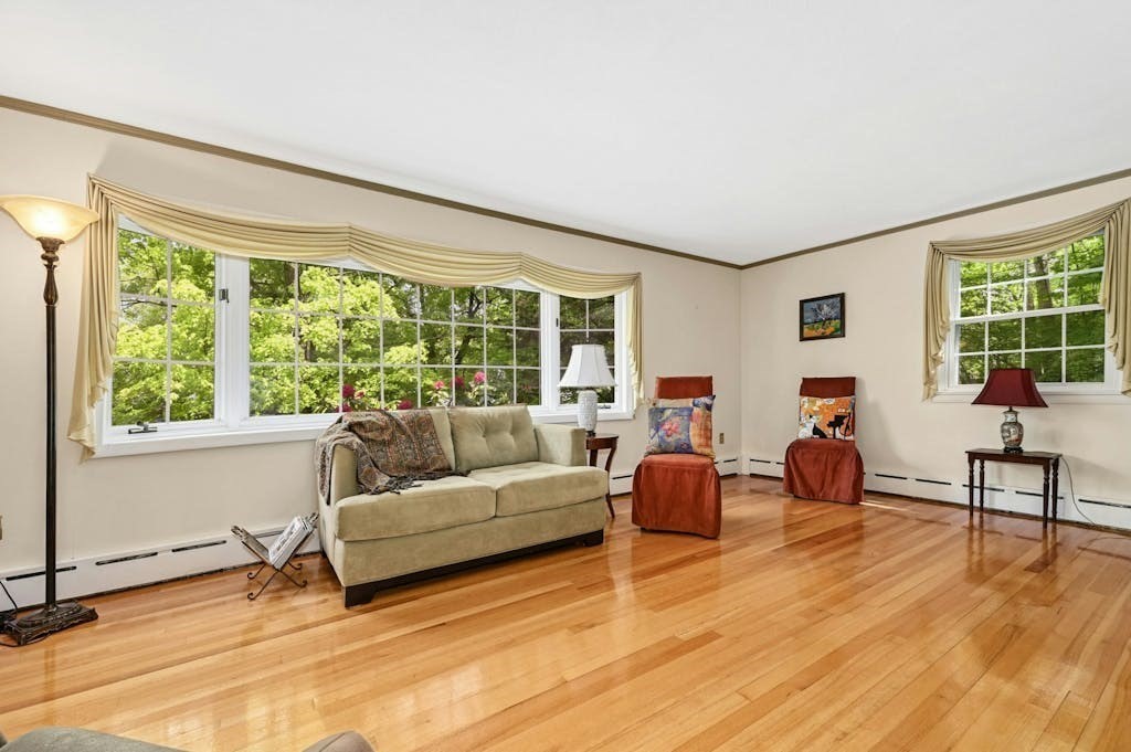 43 Ardmore Road Worcester, MA 01609 - Photo 9 of 32 Gallery Image 9