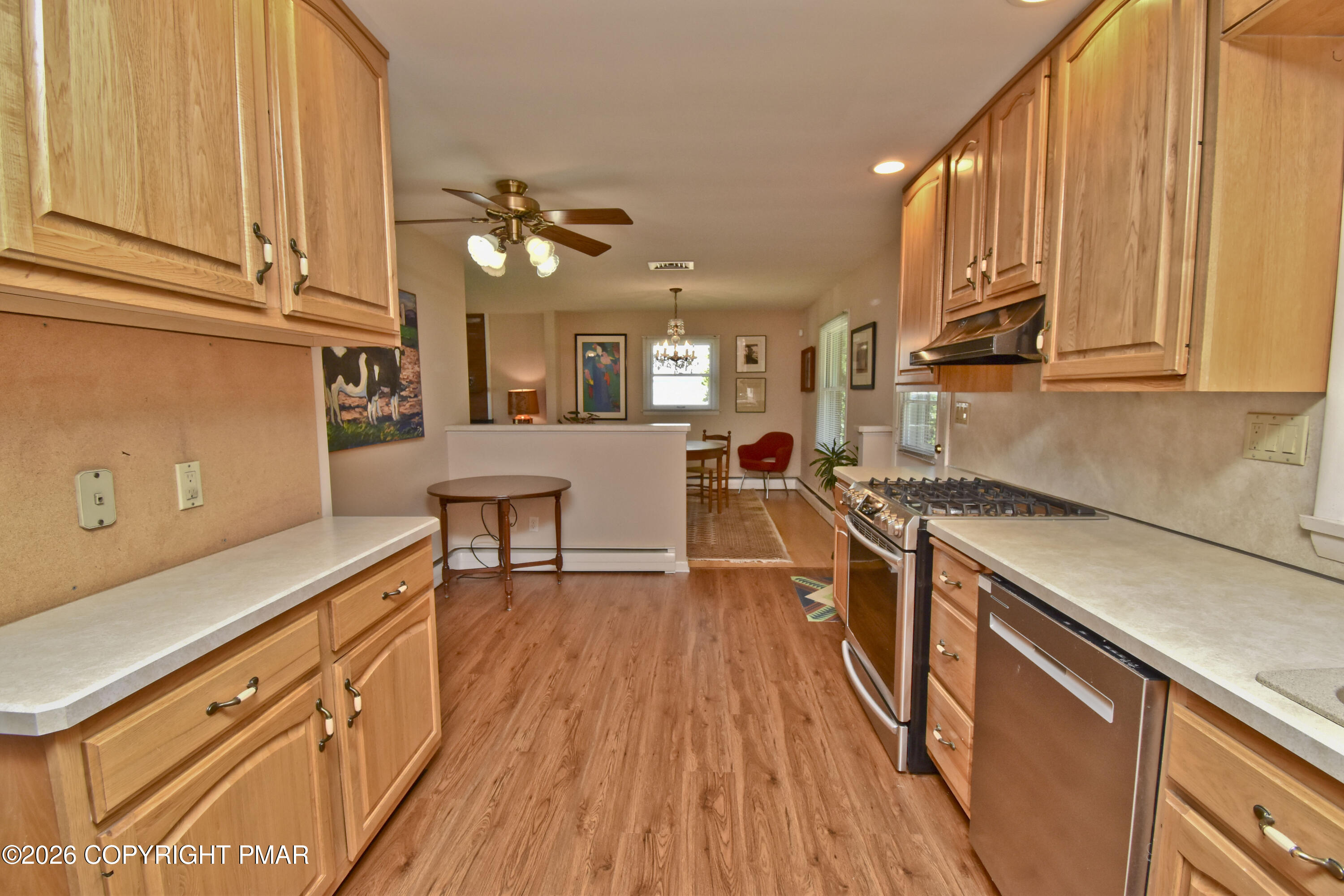 411 Barrett Road Emmaus, PA 18049 - Photo 7 of 32 4 Kitchen (1)