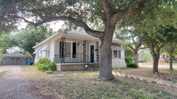$1,400 | 1117 West 4th Street, Taylor, TX 76574