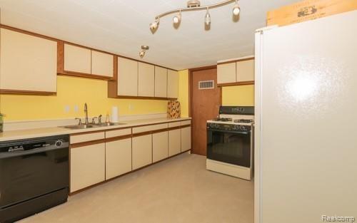 13292 Hogan Road Linden, MI 48451 - Photo 25 of 48