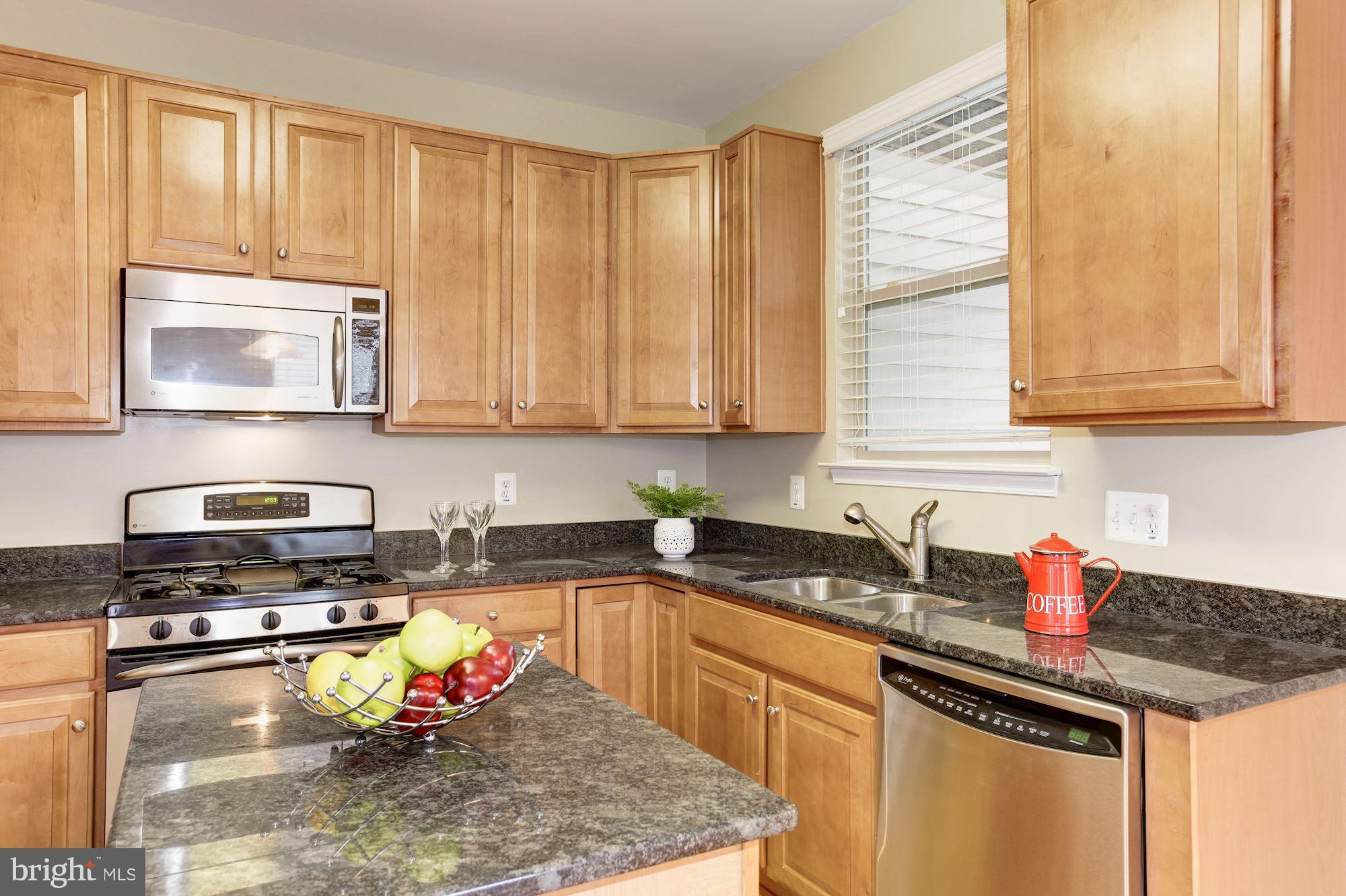 122 South Exeter Street, Unit 126 Baltimore, MD 21202 - Photo 11 of 27 Gas cooking!