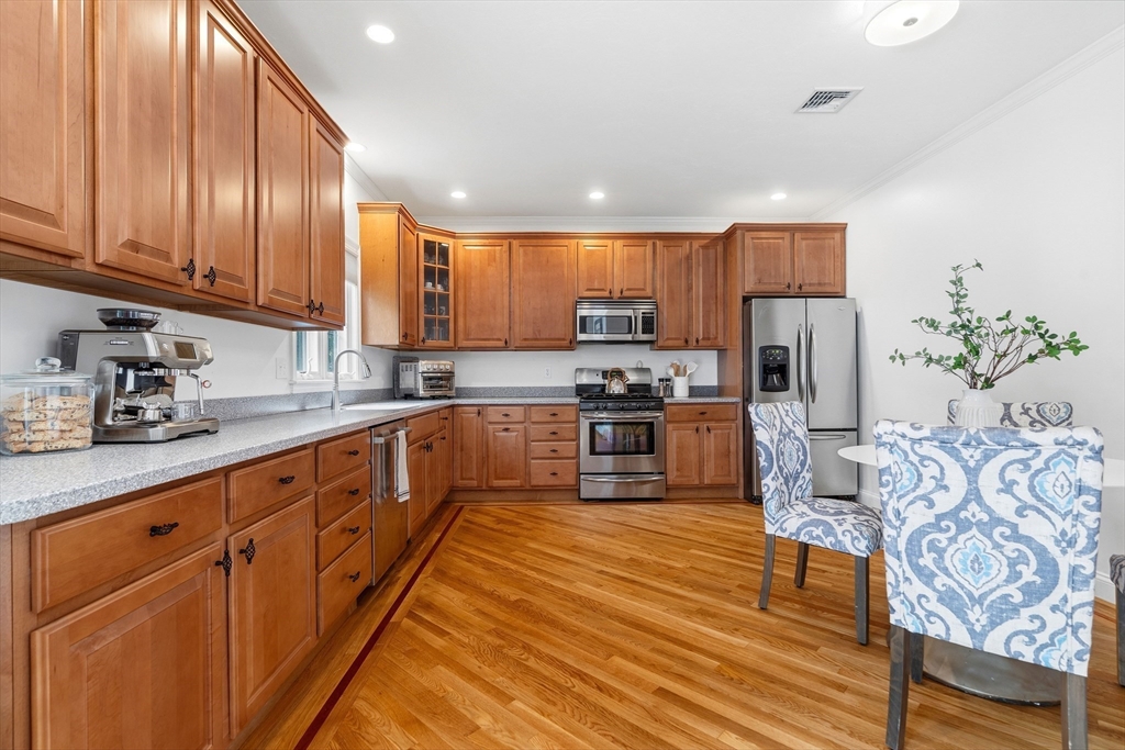 876 Central Avenue Needham, MA 02492 - Photo 7 of 40