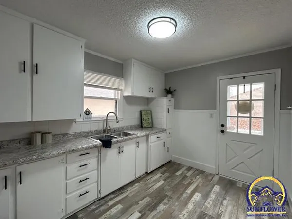 $149,950 | 1725 Southwest Sims Avenue, Topeka, KS 66604