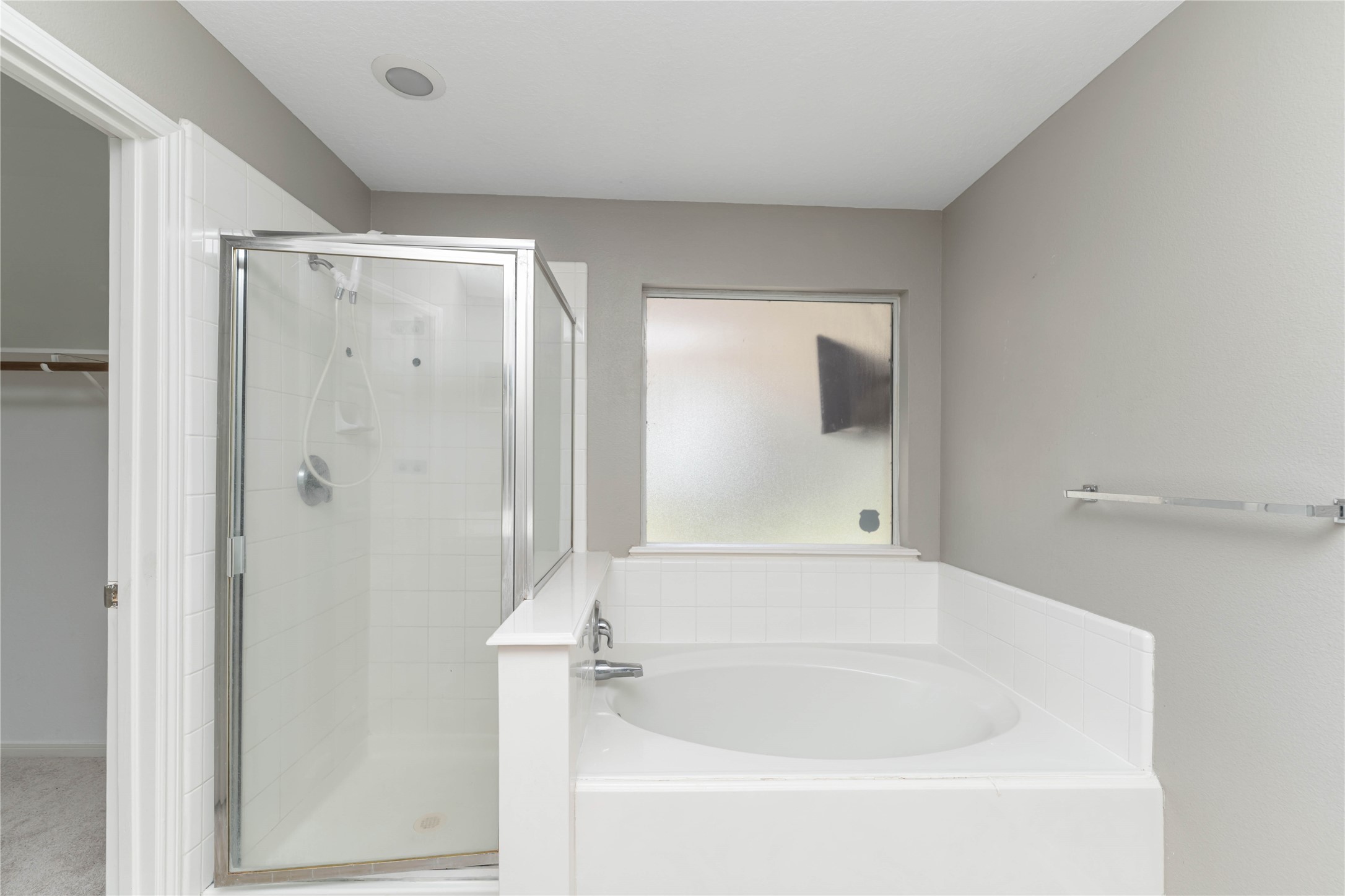 12106 Landsdown Ridge Way Humble, TX 77346 - Photo 14 of 23 a bathroom with a bathtub