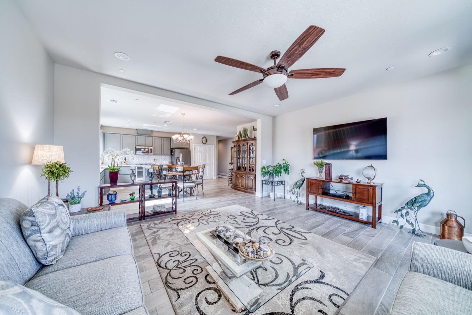 1009 Skylar Lane Clovis, CA 93619 - Photo 11 of 32 a living room with furniture and a flat screen tv