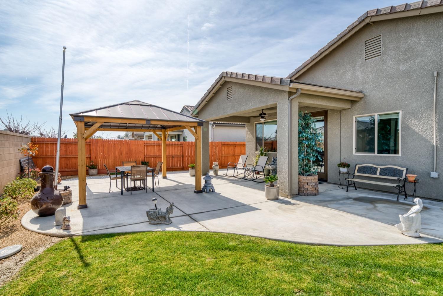 1009 Skylar Lane Clovis, CA 93619 - Photo 26 of 32 a patio with a table and chairs