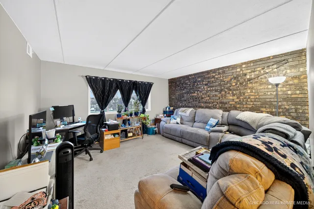 $195,000 | 841 North York Street, Unit 218, Elmhurst, IL 60126