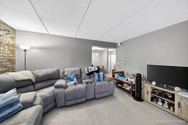 $195,000 | 841 North York Street, Unit 218, Elmhurst, IL 60126