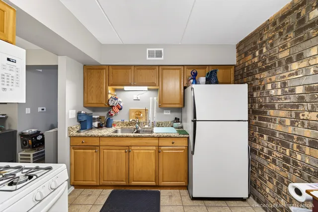 $195,000 | 841 North York Street, Unit 218, Elmhurst, IL 60126