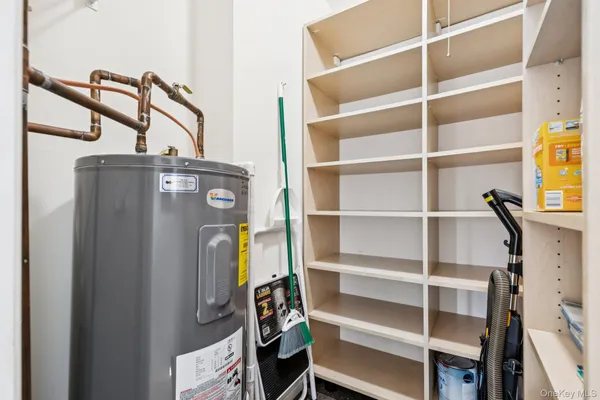 $599,000 | 908 Drew Lane, St. James, NY 11780