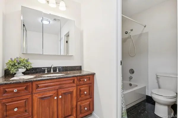 $599,000 | 908 Drew Lane, St. James, NY 11780