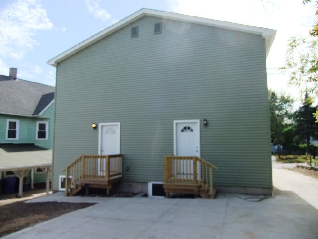 162-164 Corthell Street Springfield, MA 01151 - Photo 18 of 18 a front view of a house with a yard