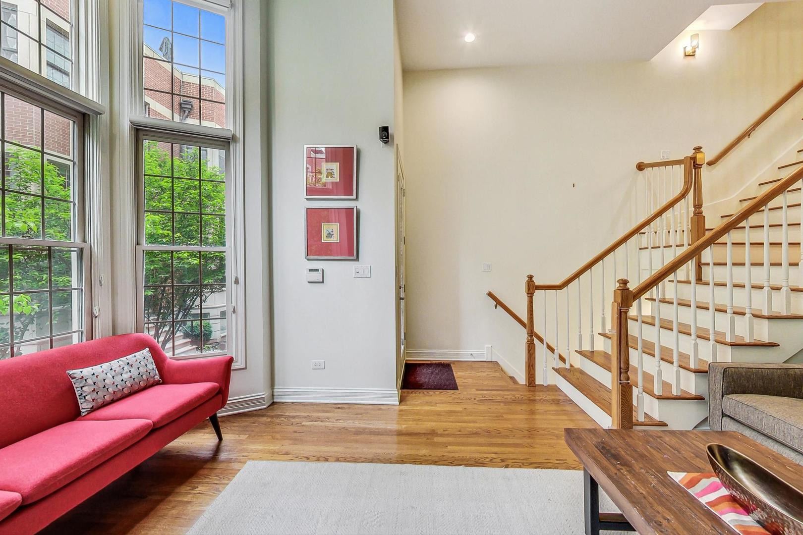 18 North Ada Street, Unit D Chicago, IL 60607 - Photo 14 of 42 a view of living room filled with furniture