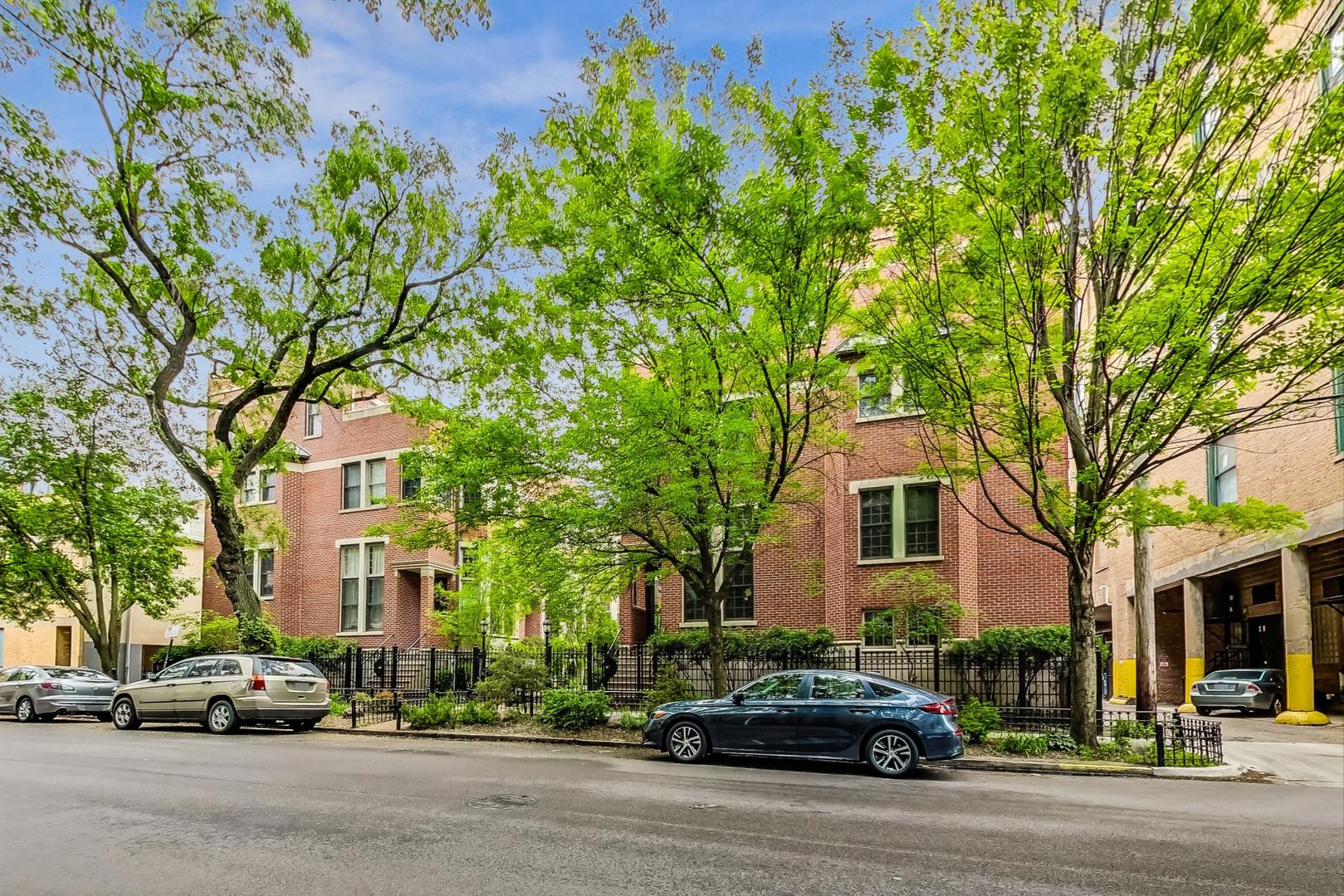 18 North Ada Street, Unit D Chicago, IL 60607 - Photo 3 of 42 a building view