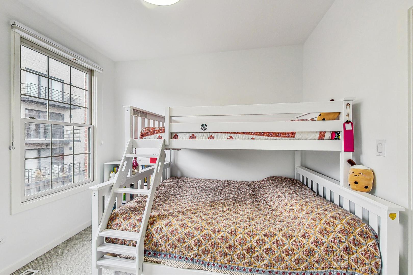 18 North Ada Street, Unit D Chicago, IL 60607 - Photo 33 of 42 a bedroom with a bed and a window