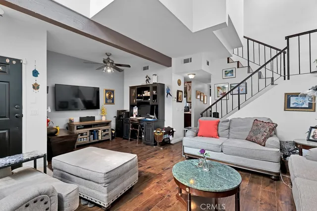 $575,000 | 6323 Reseda Boulevard, Unit 13, Tarzana, CA 91335