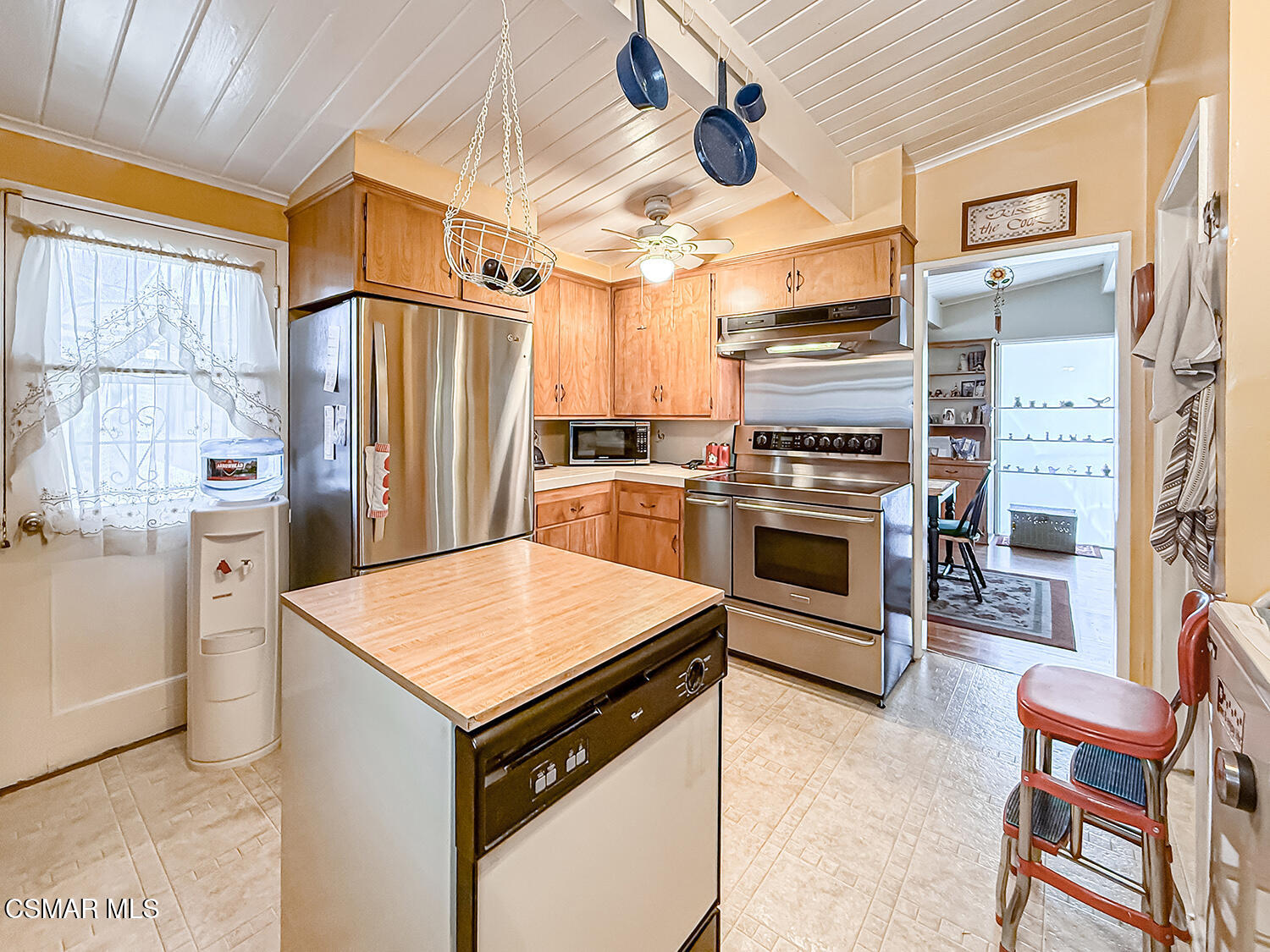 7847 Ranchito Avenue Panorama City, CA 91402 - Photo 11 of 28 dKitchen3