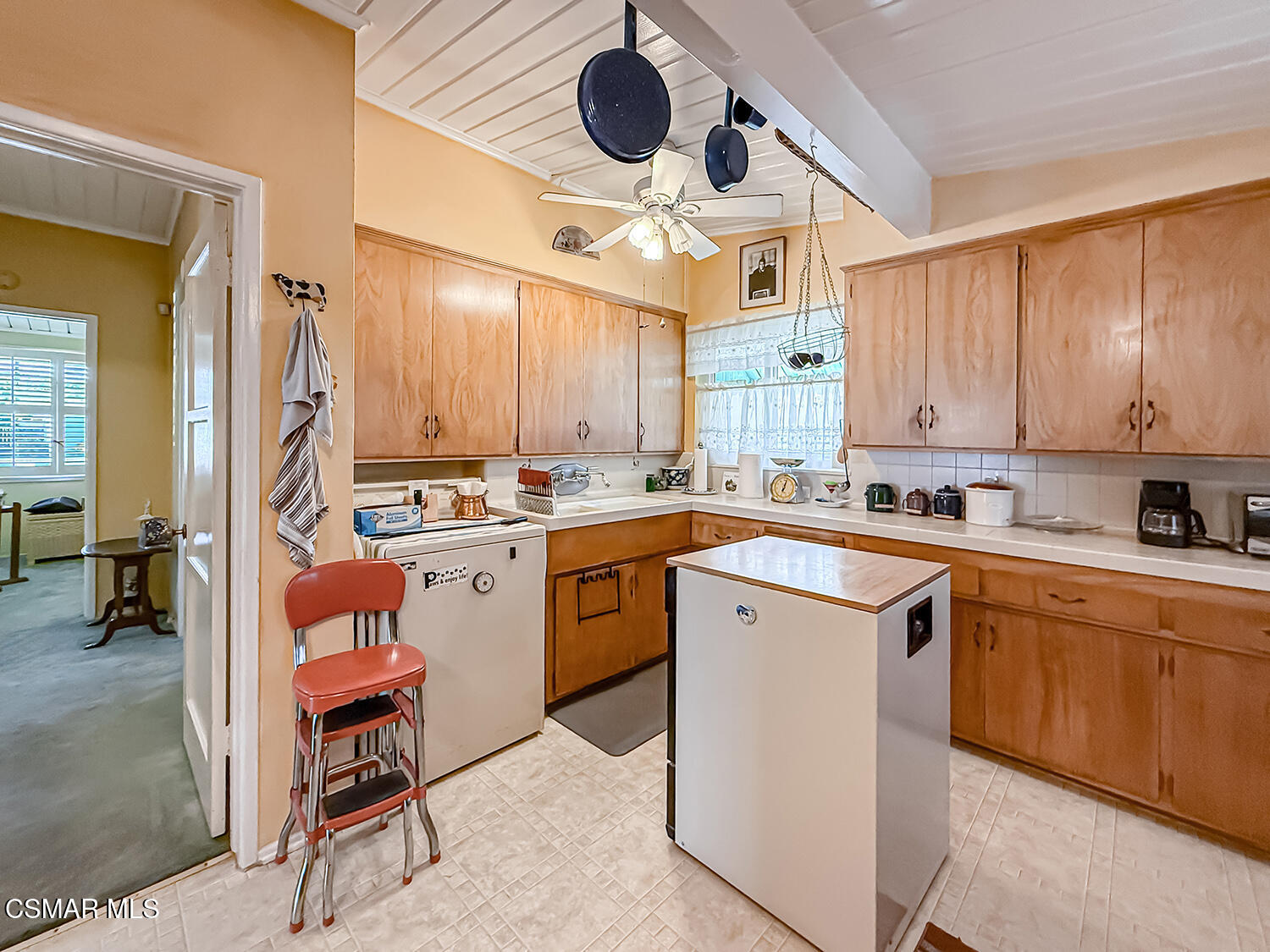 7847 Ranchito Avenue Panorama City, CA 91402 - Photo 13 of 28 dKitchen5