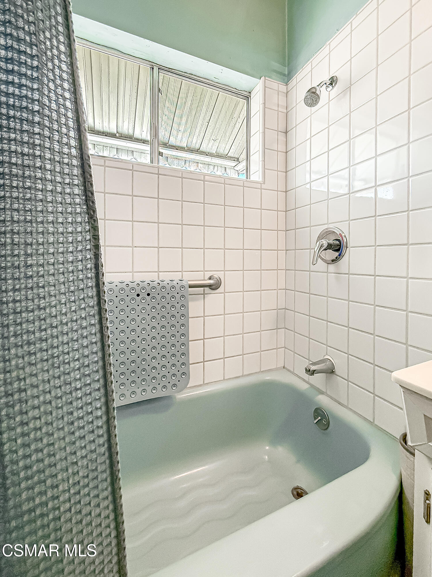 7847 Ranchito Avenue Panorama City, CA 91402 - Photo 21 of 28 gHall Bath3