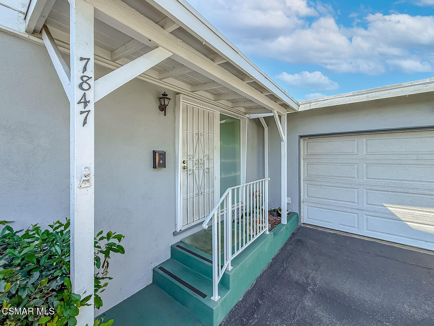 7847 Ranchito Avenue Panorama City, CA 91402 - Photo 3 of 28 aFront and Entry3