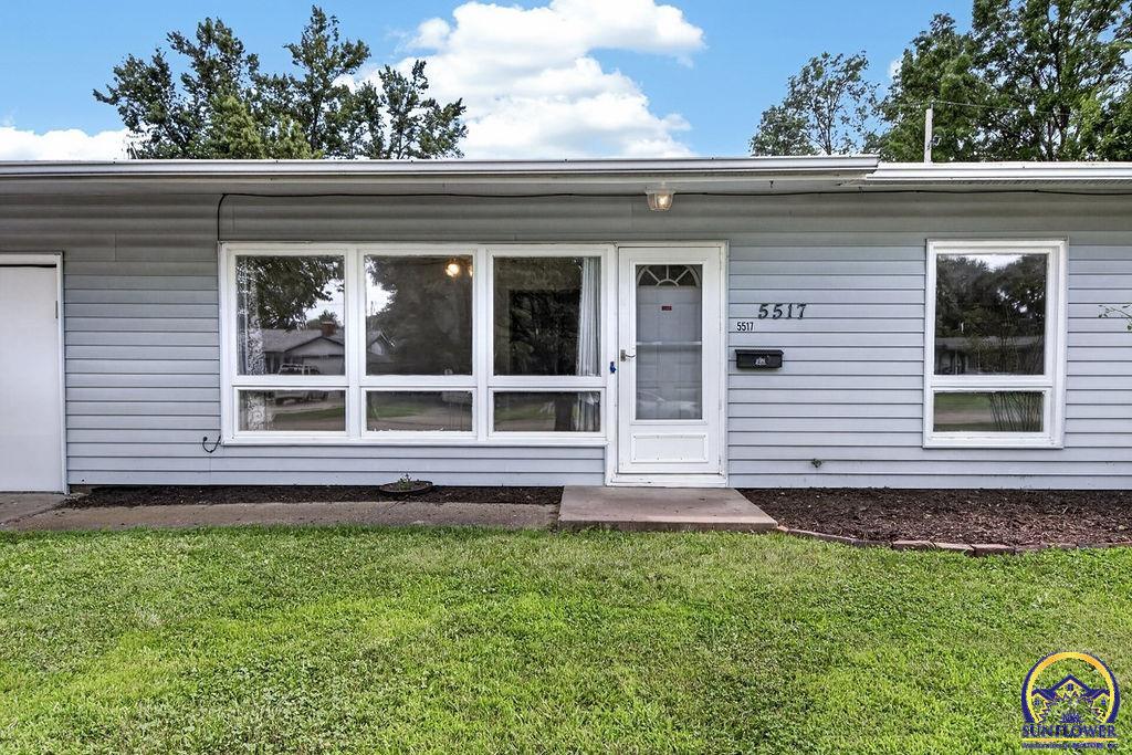 5517 Southwest 17th Terrace Topeka, KS 66604 - Photo 3 of 34