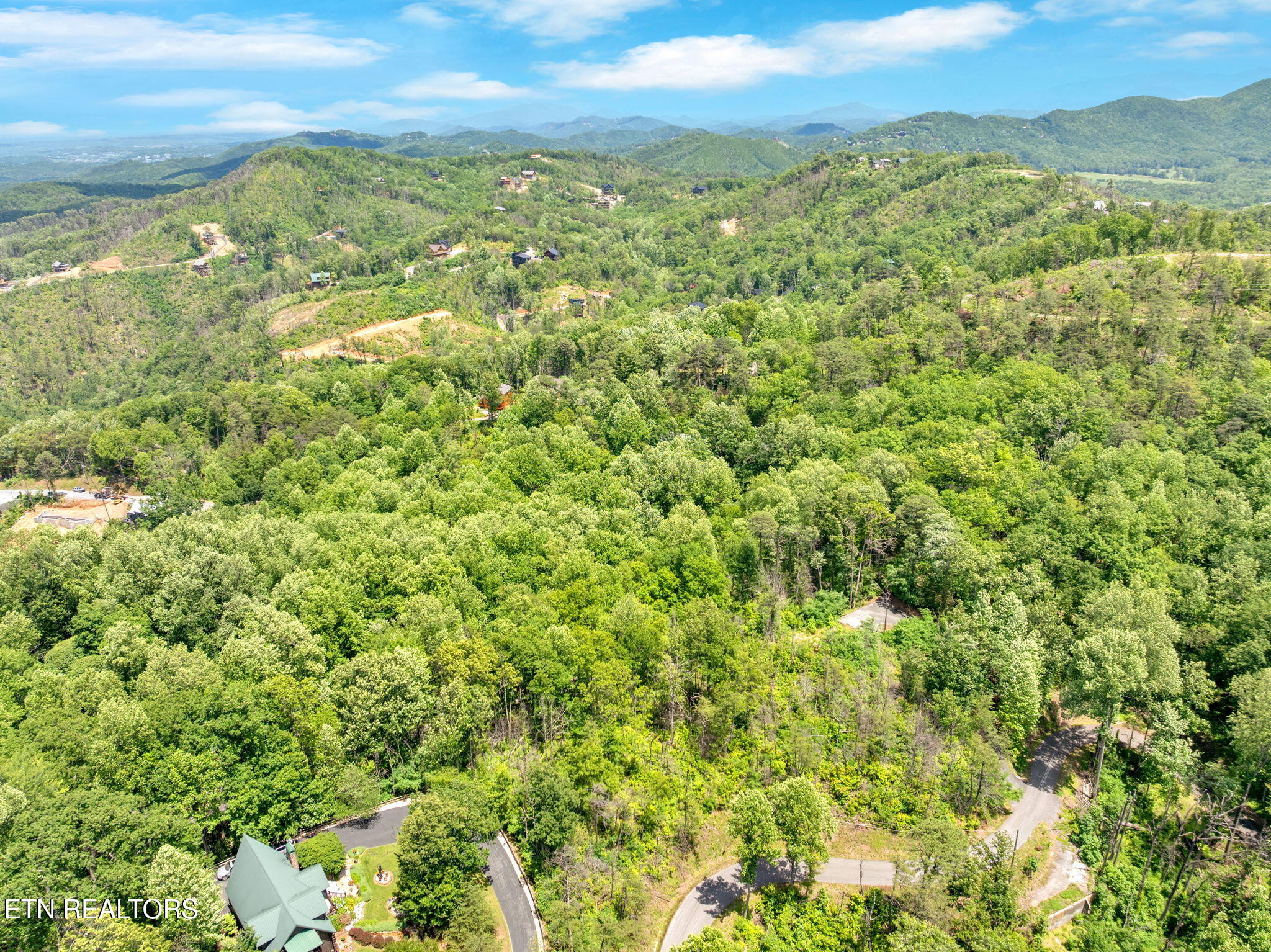 3361 Sugar Maple Loop Road Sevierville, TN 37862 - Photo 11 of 17 8-web-or-mls-JH 20250521-103