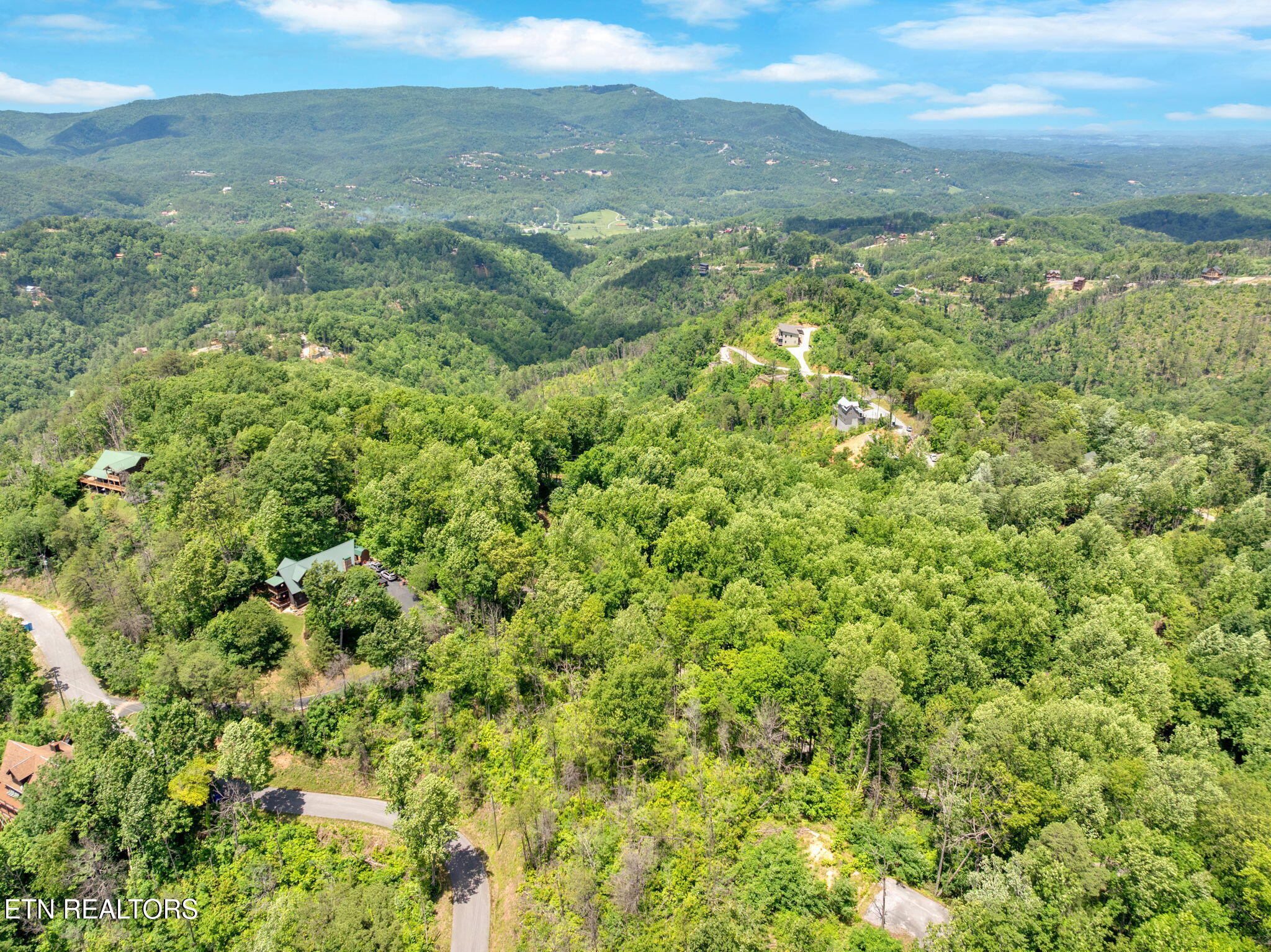 3361 Sugar Maple Loop Road Sevierville, TN 37862 - Photo 13 of 17 10-web-or-mls-JH 20250521-109