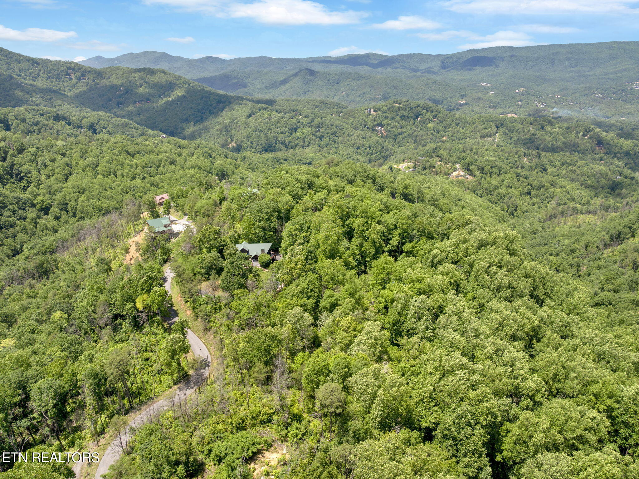 3361 Sugar Maple Loop Road Sevierville, TN 37862 - Photo 14 of 17 12-web-or-mls-JH 20250521-113