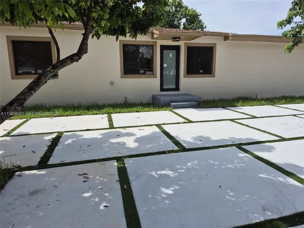 $4,000 | 270 Northwest 147th Street, Unit 270, Miami, FL 33168