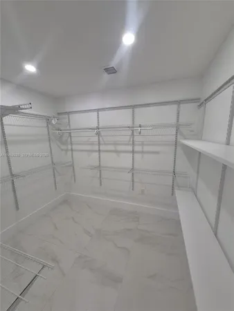 $4,000 | 270 Northwest 147th Street, Unit 270, Miami, FL 33168