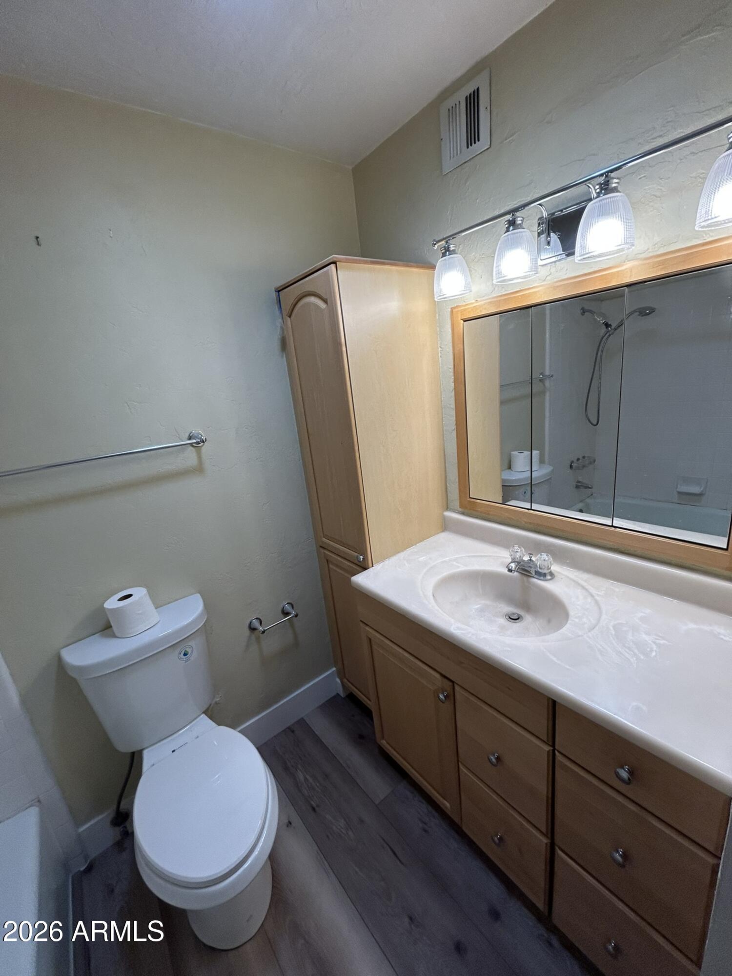 5100 North Miller Road, Unit 11 Scottsdale, AZ 85250 - Photo 29 of 43 j bath