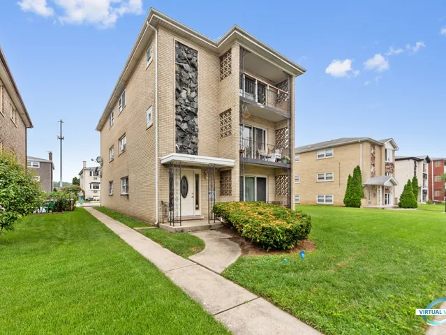 $1,995 | 11220 Moraine Drive, Unit 2, Palos Hills, IL 60465