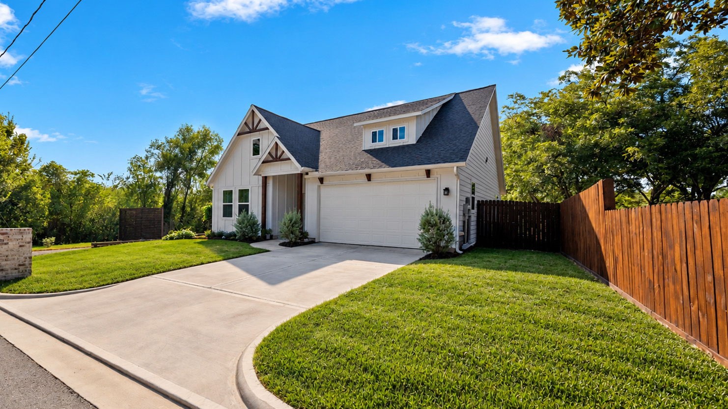 1310 Bridge Street Brenham, TX 77833 - Photo 3 of 43 Gallery Image 3