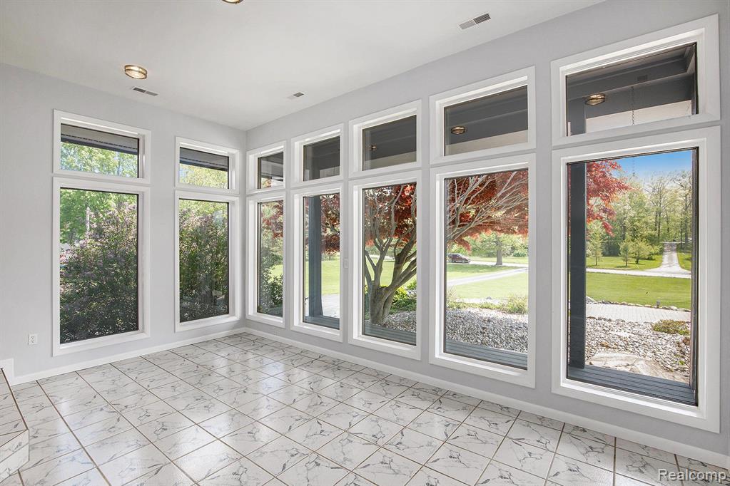 8411 Jordan Road Grand Blanc, MI 48439 - Photo 7 of 23