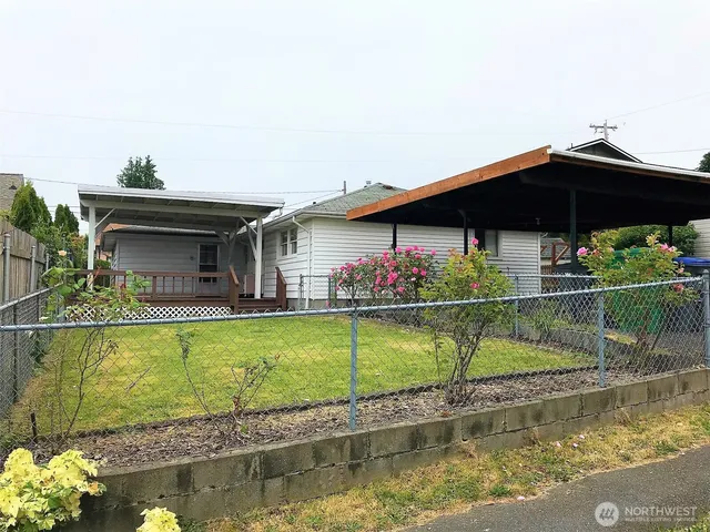 a view of a parking space