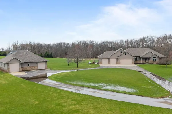 $699,900 | E9625 Hickory Ridge Road, New London, WI 54961