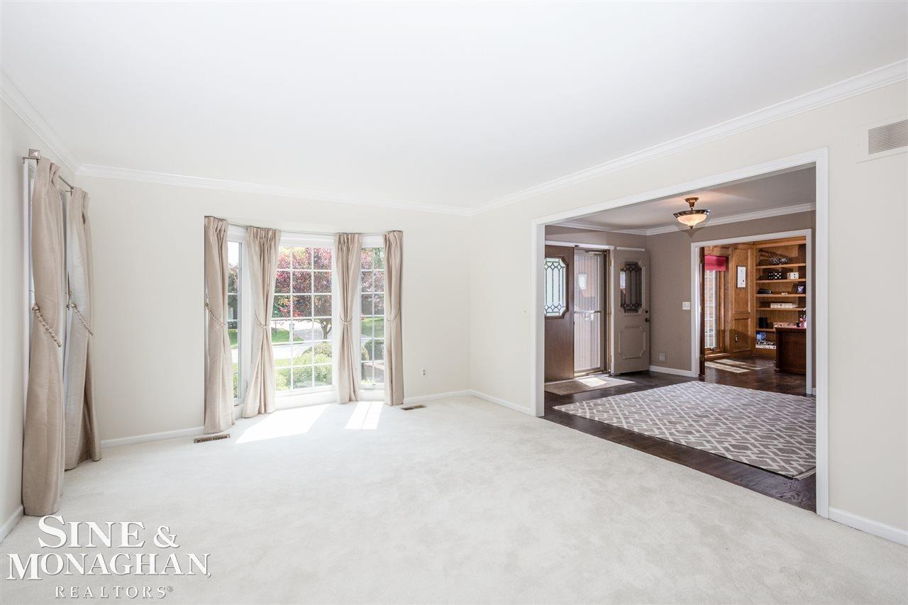 422 Lake Forest Road Rochester Hills, MI 48309 - Photo 6 of 59