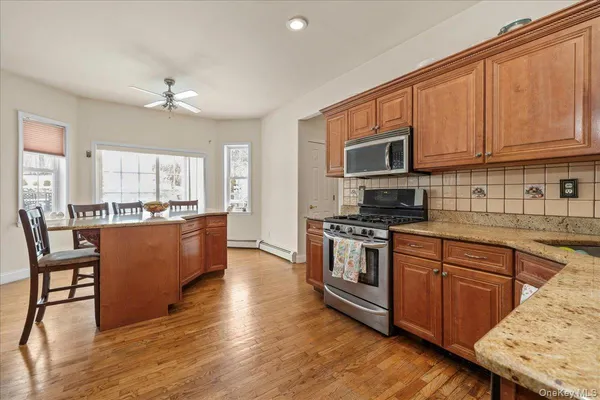 $765,000 | 18 Coach House Court, New Windsor, NY 12553