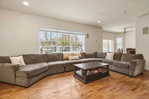 $765,000 | 18 Coach House Court, New Windsor, NY 12553