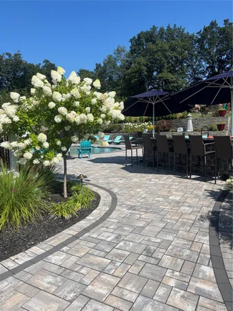 $765,000 | 18 Coach House Court, New Windsor, NY 12553