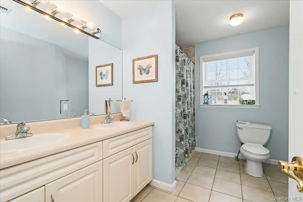 $765,000 | 18 Coach House Court, New Windsor, NY 12553