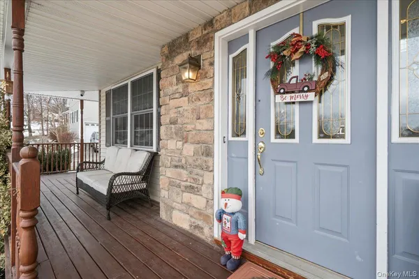 $765,000 | 18 Coach House Court, New Windsor, NY 12553