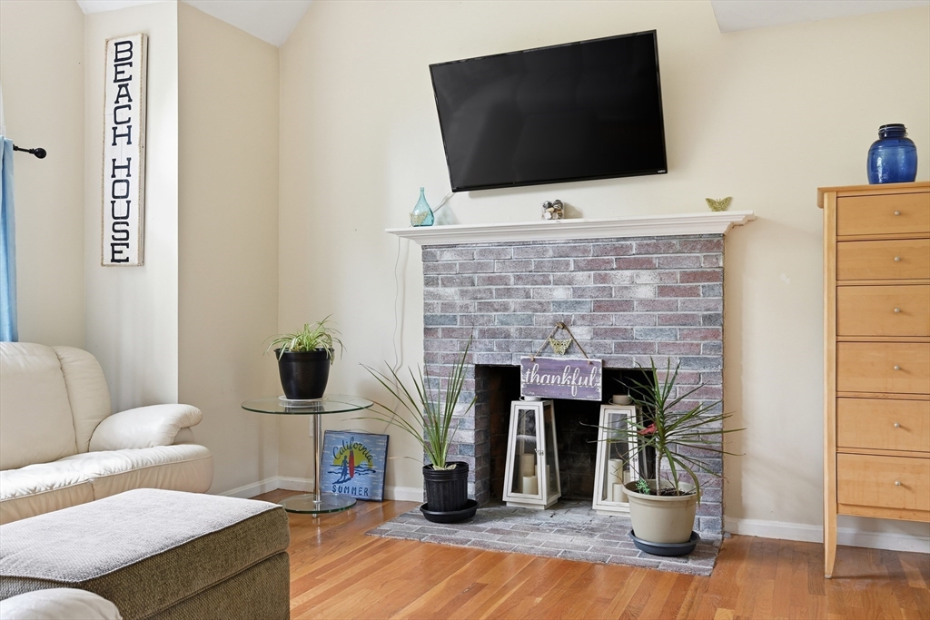 171 Wheeler Road Mashpee, MA 02649 - Photo 4 of 31 Gallery Image 4