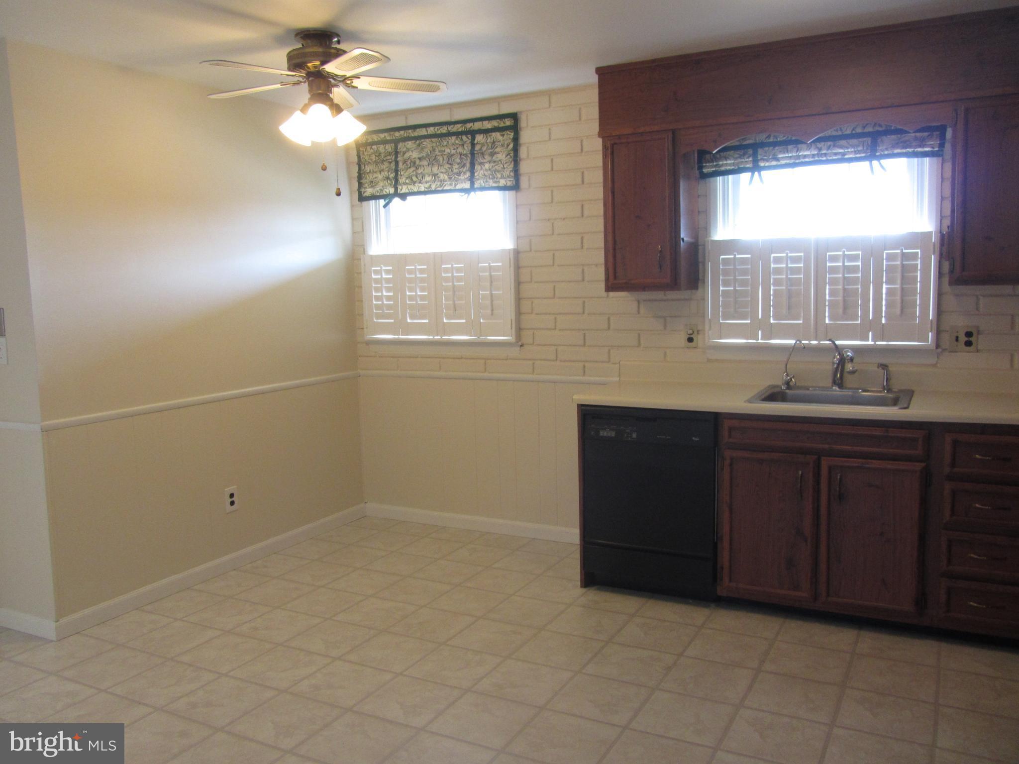 9130 Kilbride Road Baltimore, MD 21236 - Photo 3 of 29 Kitchen with Table Space